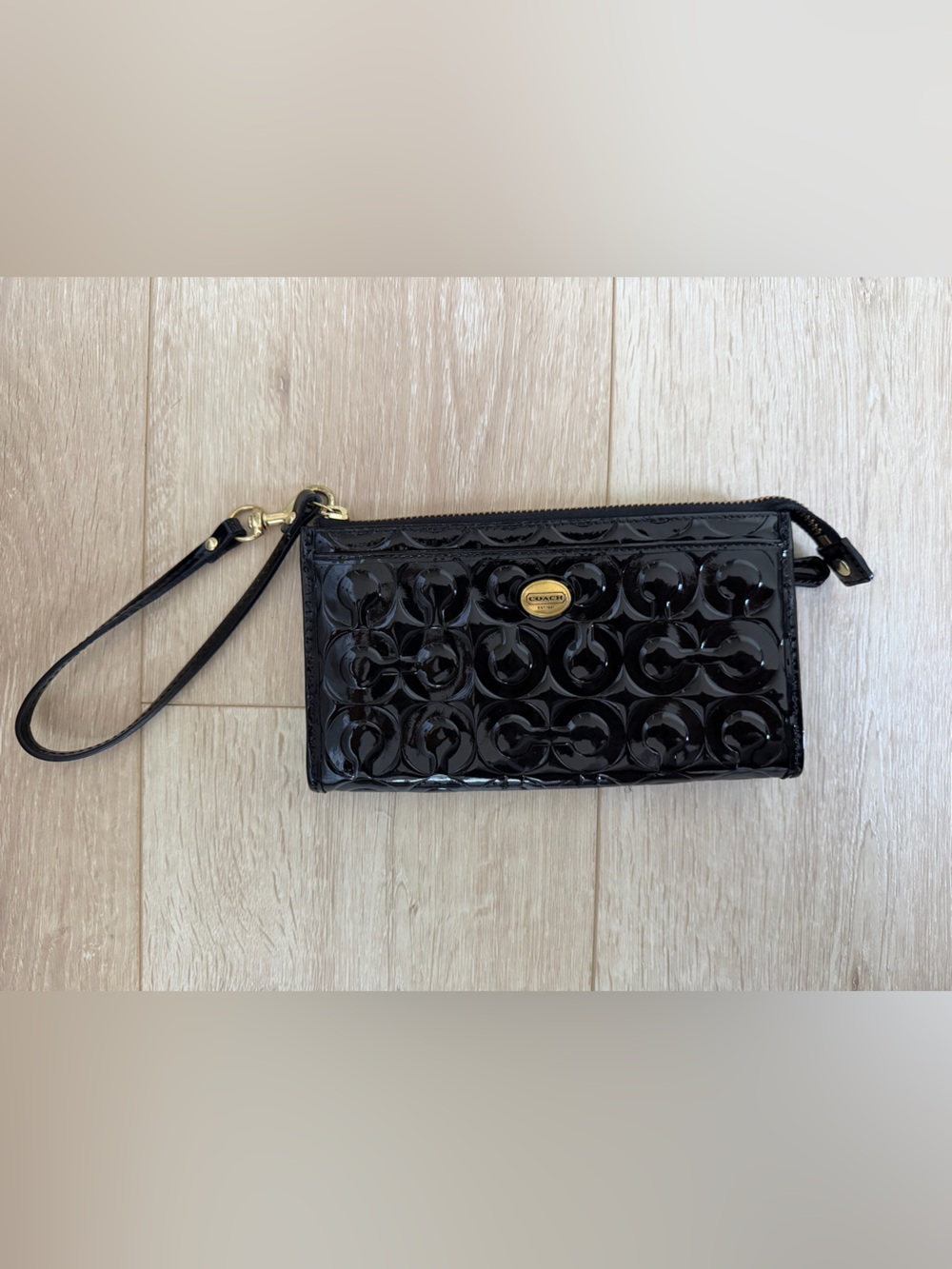 Coach Peyton Op Art Embossed Black Patent Leather Clutch Wristlet